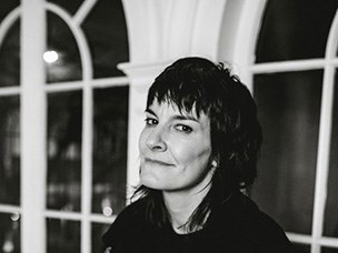 Headshot of JEN CLOHER