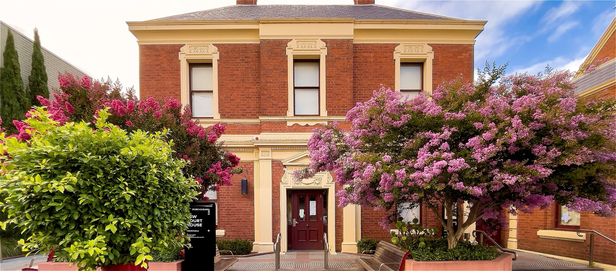 Kew Court House front facade